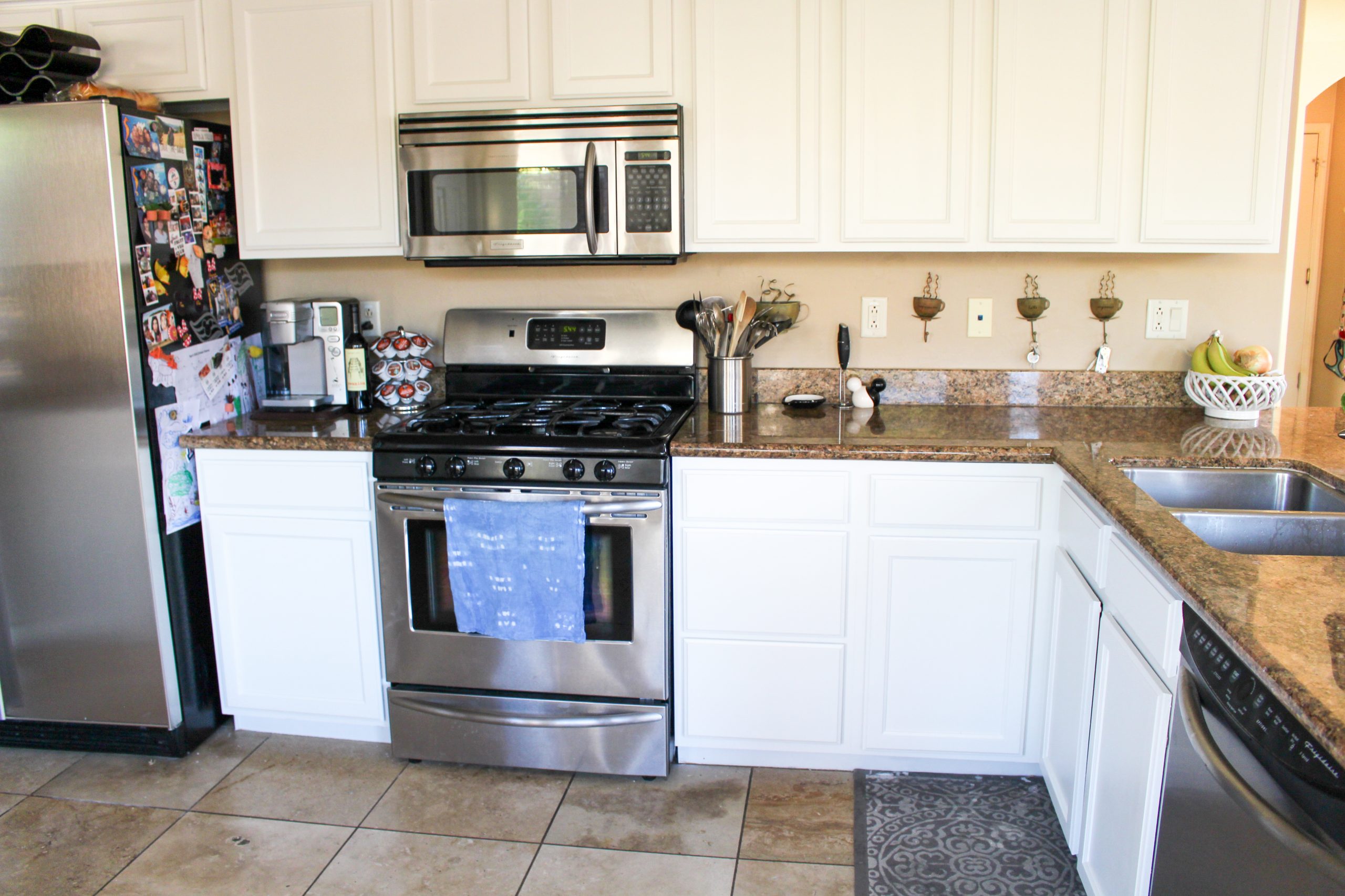 We painted our kitchen cabinets! (Benjamin Moore Swiss Coffee