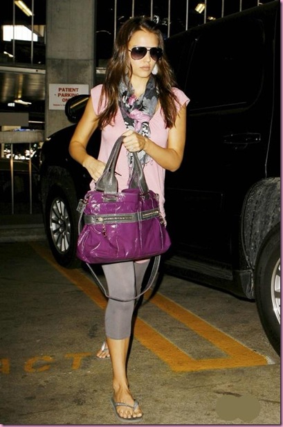 jessica_alba_leaves_cedars_sinai_medical_center_in_los_angeles__september__3__2008_