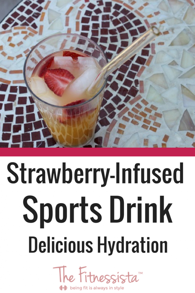 Enjoy this homemade strawberry sports drink to hydrate before a workout. It's low calorie, delicious and an excellent way to boost your hydration when alternated with water. | fitnessista.com | #homemadesportsdrink