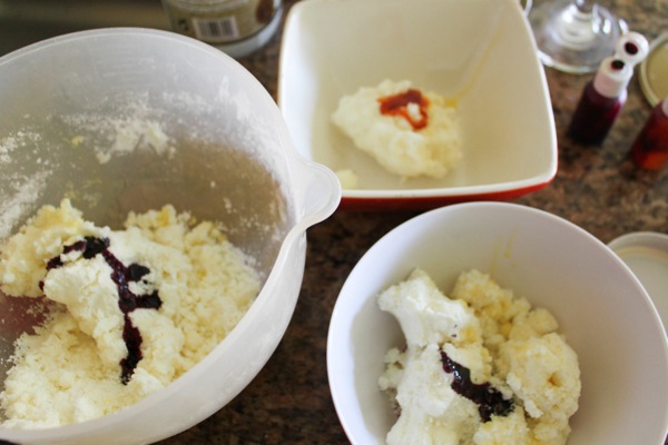 multiple bowls of bath bomb mix