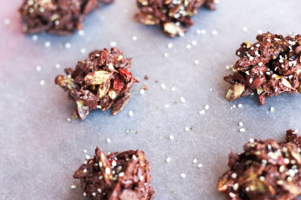 Chocolate Goji Berry Nut Clusters Recipe - Clean Eating