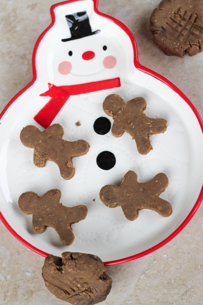 Gingerbread amazeballs on a snowman plate