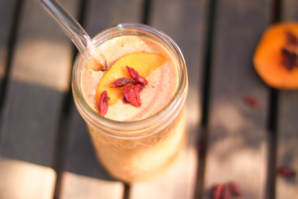 persimmon smoothie with goji berries