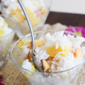Vegan tropical rice pudding. Super easy to make and a refreshing summer treat for upcoming summer gatherings. www.fitnessista.com