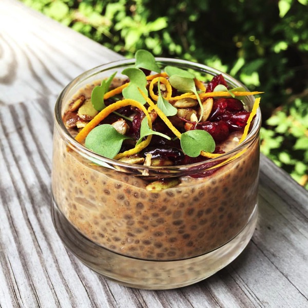 Pumpkin chia seed pudding for a healthy fall breakfast - fitnessista.com