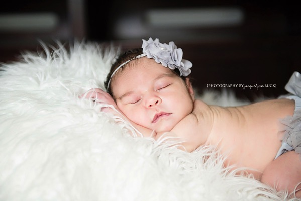 018 baby girl p sneak peek photography by jacquelynn buck