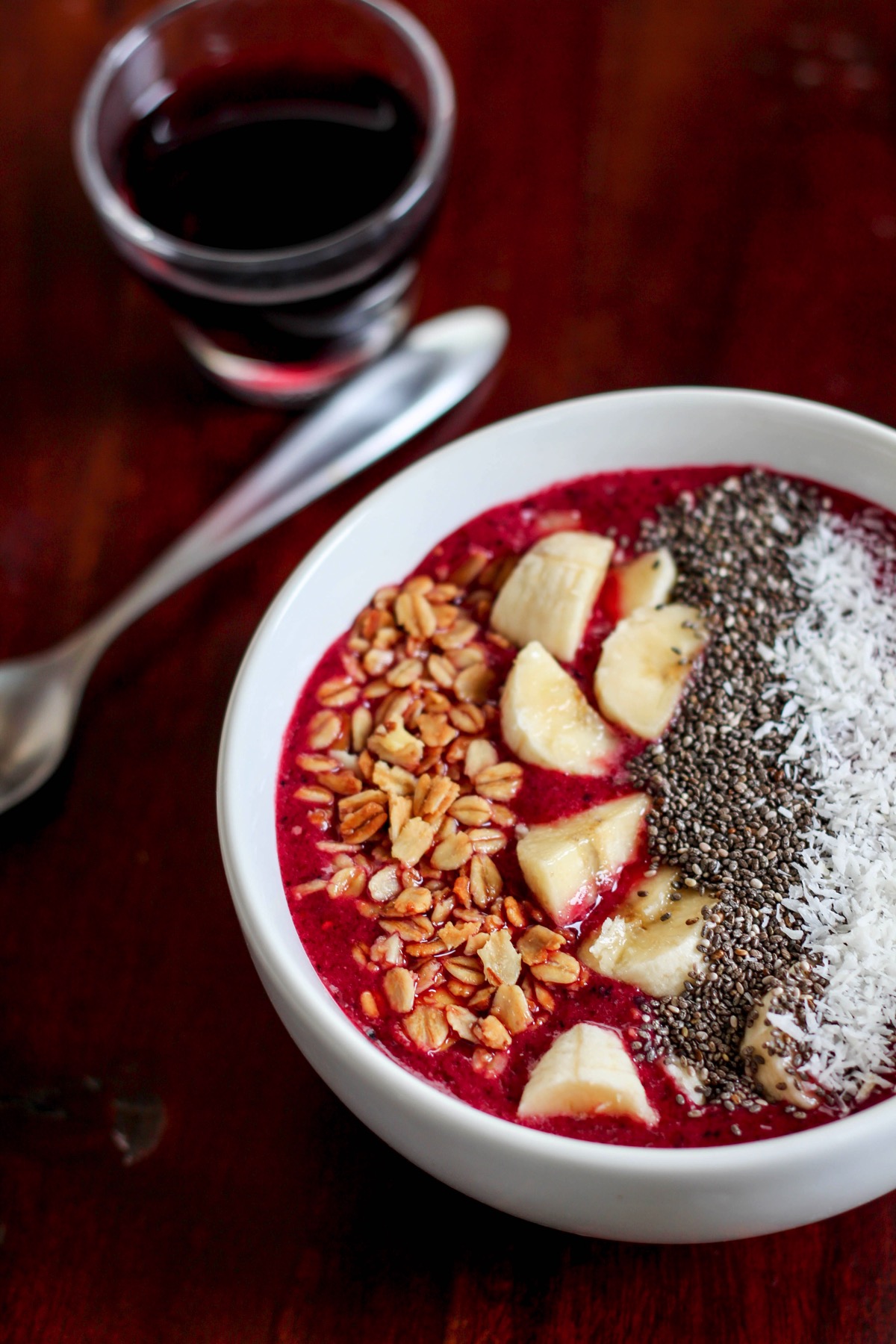 Tart cherry smoothie bowl 