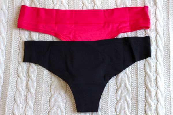 LULULEMON UNDEREASE MID RISE THONG UNDERWEAR SIZE S MODEL