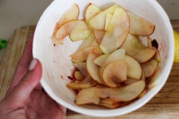 thinly sliced apples in a bowl