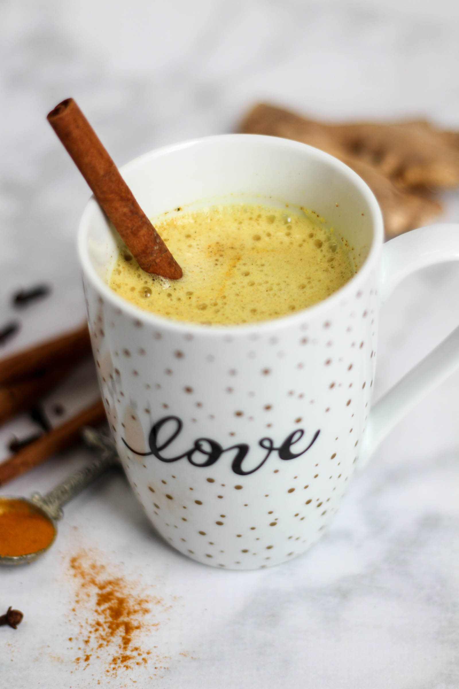 Golden milk turmeric latte (very healthy, delicious and comforting!)