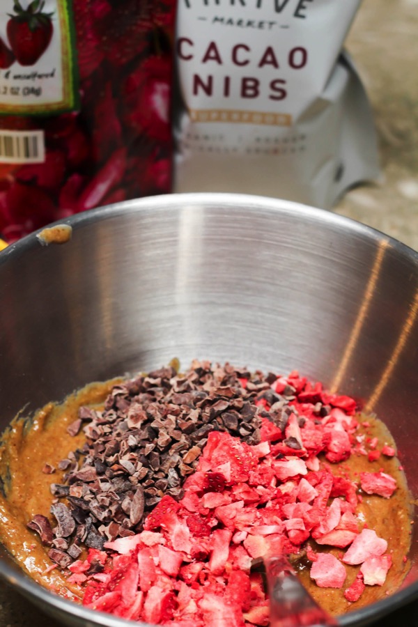 Crispy chocolate strawberry truffles mix