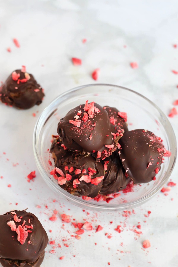 Crispy chocolate strawberry truffles! A delicious and lower-sugar dessert option; perfect for Valentine's Day (or any day). These are super easy to make, gluten-free and easy to make vegan. fitnessista.com