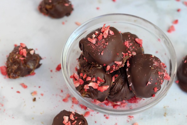 Crispy chocolate strawberry truffles 7