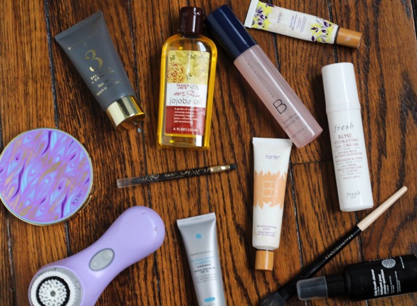 Roundup of beauty and skincare faves, featuring lots of safe and nontoxic products. Adding some of these to my wishlist! fitnessista.com
