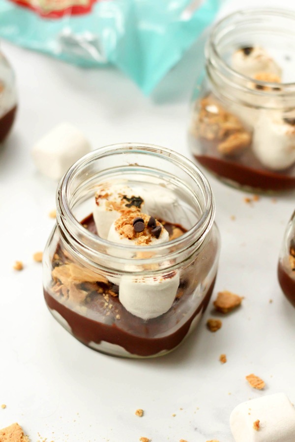 These s'mores in a jar are the perfect healthy summer desserts!  It's vegan, easy to prepare, and gluten-free.  Make it in advance for summer parties and picnics.  fitnessista.com