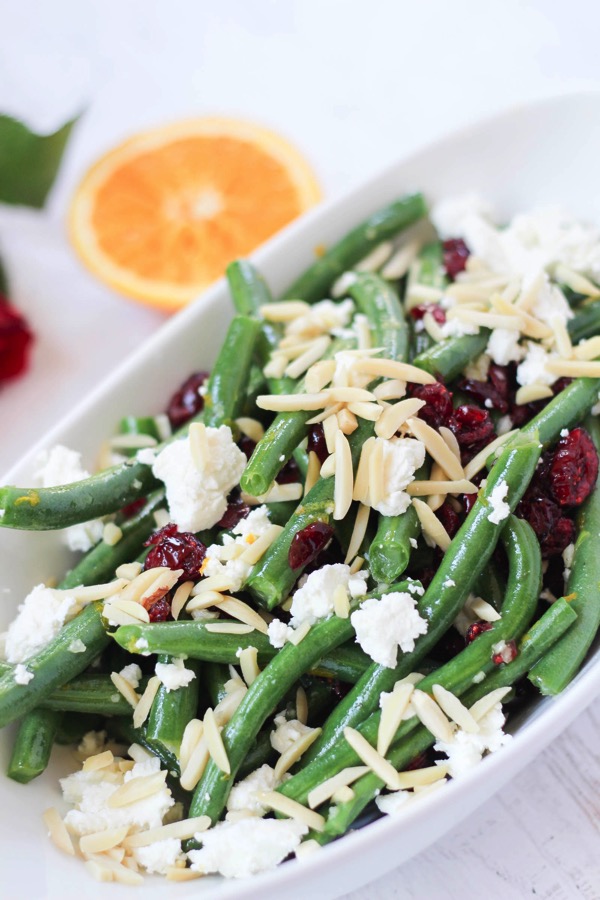 Green beans with goat cheese, almonds and cranberries. Gluten free and a perfect healthy Thanksgiving side dish! fitnessista com #Thanksgivingrecipes #Thanksgivingsidedish #greenbeanrecipe