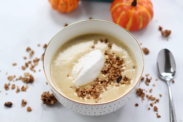 Pumpkin pie smoothie bowl - high protein, vegan, gluten-free | fitnessista.com