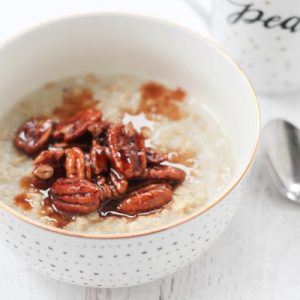 Pecan pie protein oatmeal! A super healthy and delicious fall breakfast option. Whipped egg whites give it extra protein and top with the sweet pecan topping. fitnessista.com