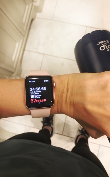 Fitbit hr vs online apple watch