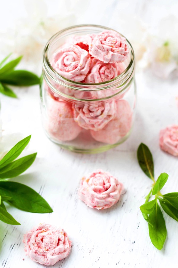 DIY Shower Steamers {8 Aromatherapy Recipes for Every Mood}