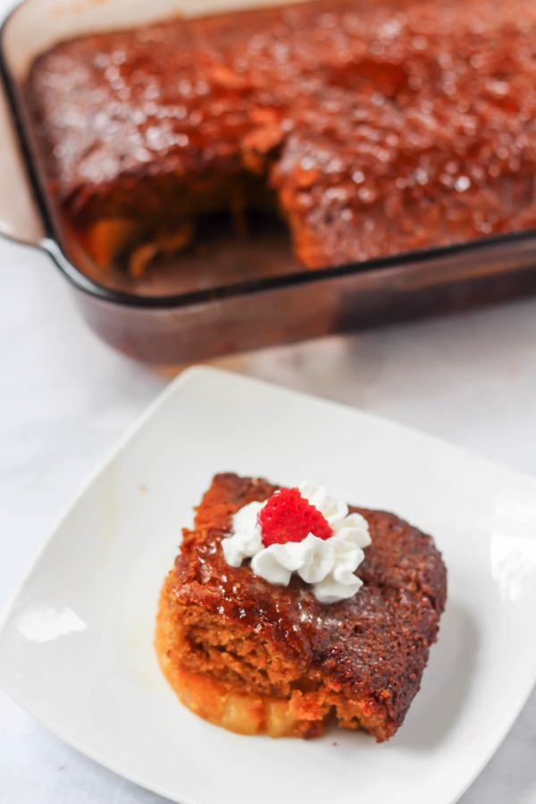 Pineapple cake with butter rum sauce | fitnessista.com | #pineapplecake