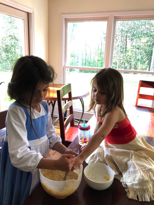 Princesses baking