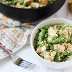 This is a super easy and fresh spring salad with protein-packed quinoa, asparagus, and artichokes. Enjoy as part of weekly meal prep or for your next spring or summer party! fitnessista.com
