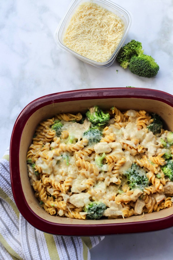 This cheesy broccoli chicken casserole is gluten-free, dairy-free, and high in protein! It’s a perfect family and kid-friendly dinner for a busy weeknight. You can make it in advance, heat, and eat. fitnessista.com