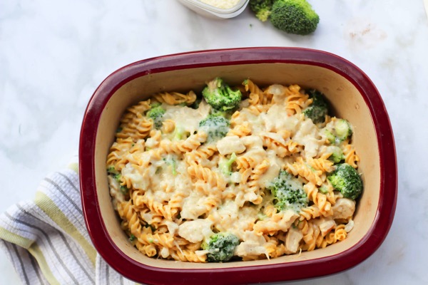This cheesy broccoli chicken casserole is gluten-free, dairy-free, and high in protein! It’s a perfect family and kid-friendly dinner for a busy weeknight. You can make it in advance, heat, and eat. fitnessista.com