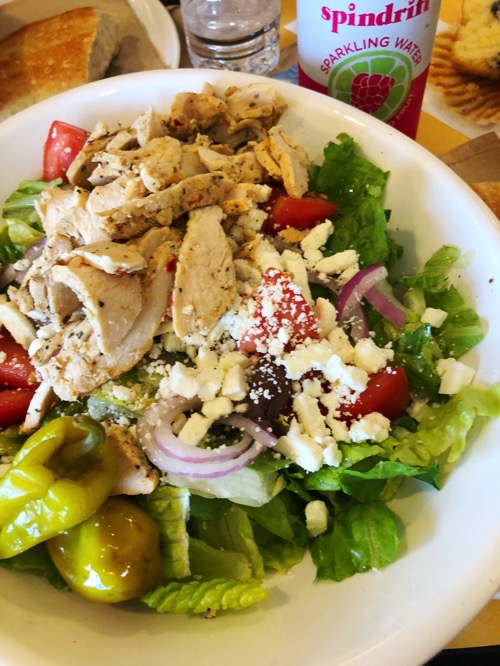 Greek salad w chicken