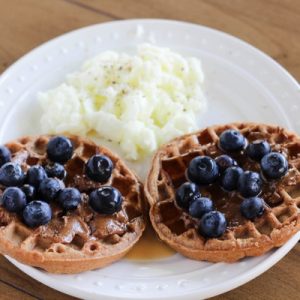 Looking for macro-friendly recipes to add into your meal rotation? Check out these healthy and quick breakfast, lunch, and dinner ideas! Perfect for Sunday meal prep. fitnessista.com