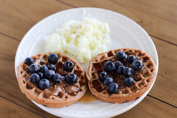 https://fitnessista.com/wp-content/uploads//2018/08/waffles.jpg