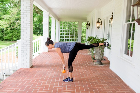 Quick and sweaty 1 kettlebell workout you can do anywhere. All the details at fitnessista.com