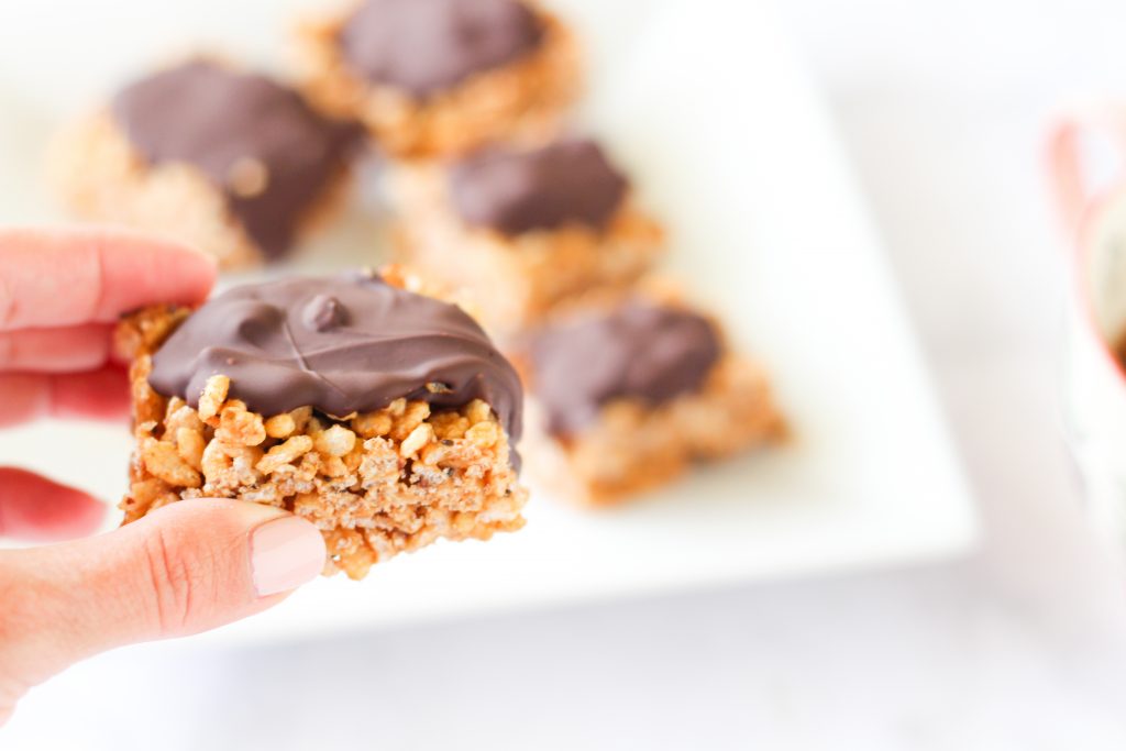 Crunchy almond butter chocolate bars. A delicious, healthy, gluten-free dessert! fitnessista.com