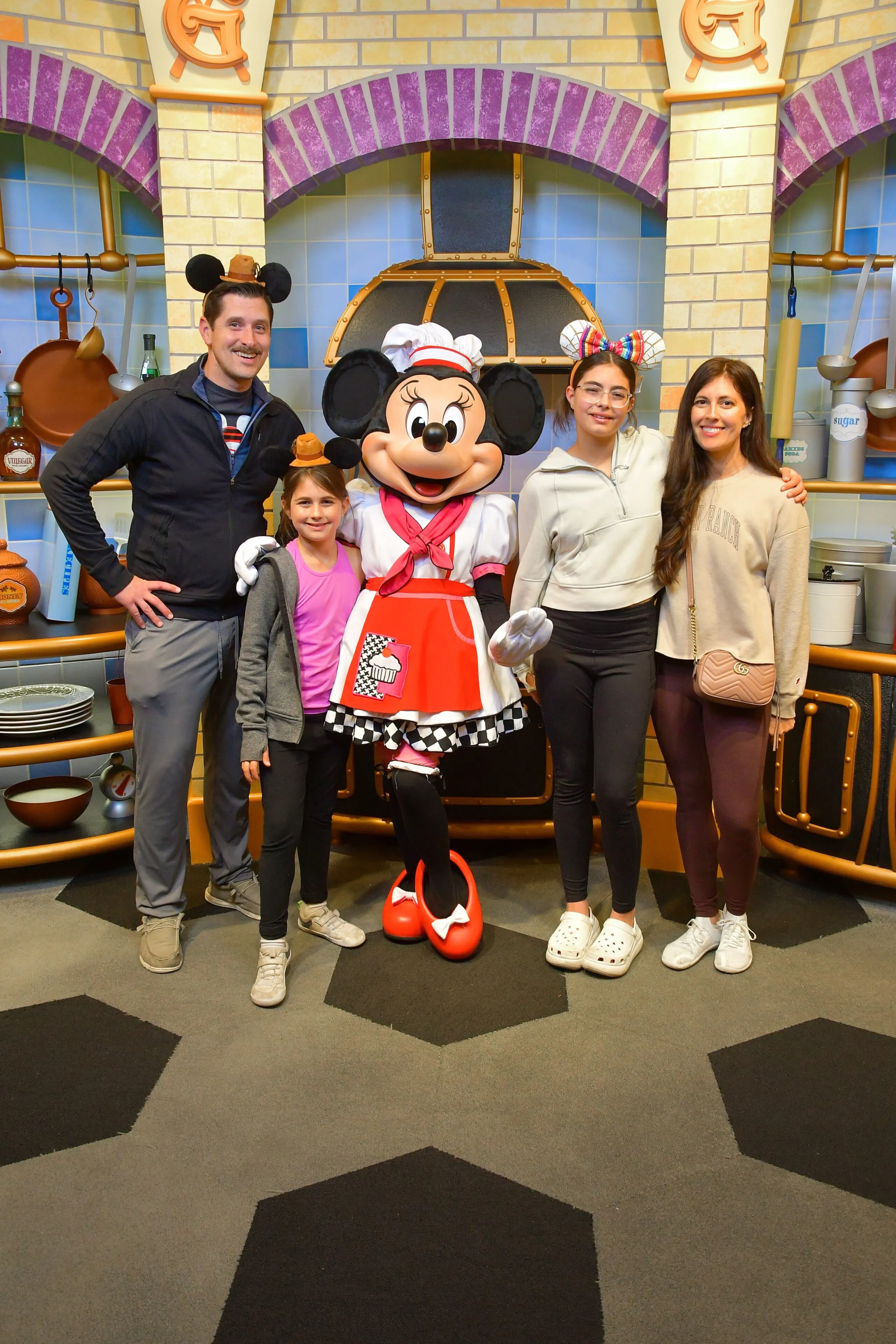 family with minnie mouse