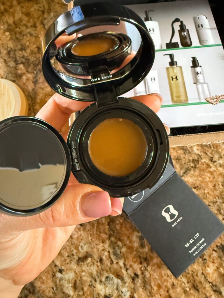 10.31 Friday Faves - The Fitnessista 11 oneskin lip