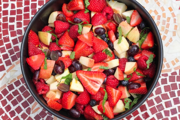 The Best Fruit Salad with Mint and Orange - Fitnessista
