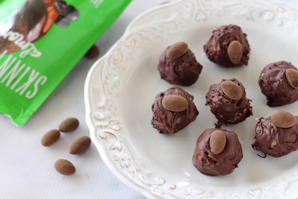 Healthy homemade Almond Joy Bites Recipe - The Fitnessista